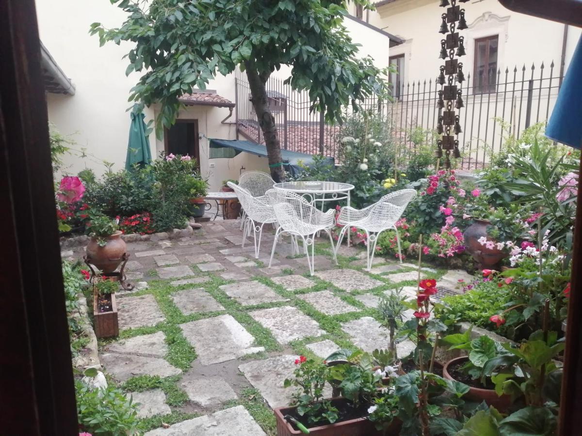 B&B Bone Novelle Dimora Storica Palazzo Zuzi LʼAquila Exterior foto