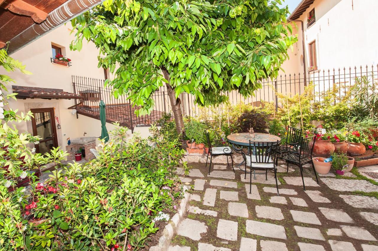 B&B Bone Novelle Dimora Storica Palazzo Zuzi LʼAquila Exterior foto